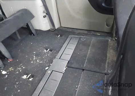 2011 Chrysler Town & Country Touring from USA, damaged, VIN 2A4RR5DG7BR701607